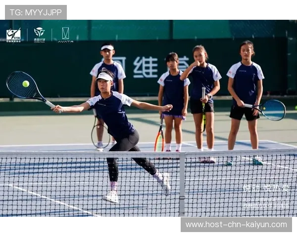 网球俱乐部组织青少年挑战赛为选手提供实战机会，青少年网球训练营